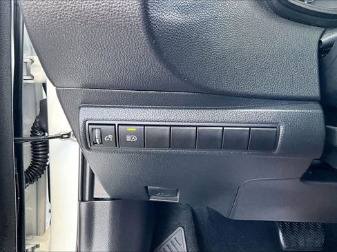 Used 2021 Toyota Corolla LE image 32