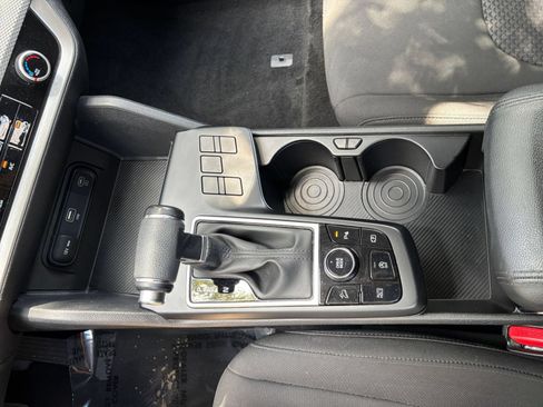 Used 2025 Kia Sportage LX FWD image 39