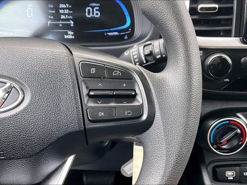 Certified 2026 Hyundai Venue SE FWD image 21