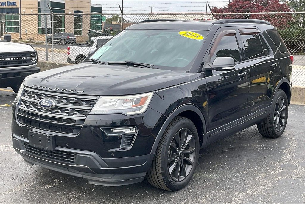Used 2018 Ford Explorer XLT w/ Equipment Group 202A AWD/4WD image 11