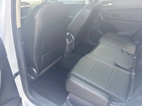 Used 2018 Volkswagen Tiguan SE w/ Panoramic Sunroof Package AWD/4WD image 15
