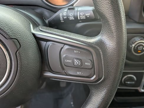 Used 2018 Jeep Wrangler Unlimited Sport image 23