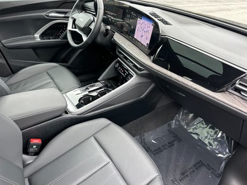 Used 2025 Audi Q5 Premium w/ Convenience Package AWD/4WD image 15