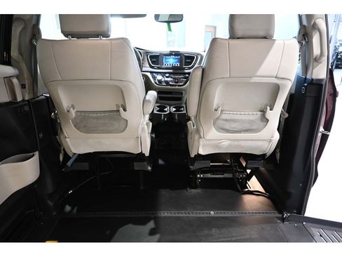 Used 2021 Chrysler Voyager Lxi FWD image 20