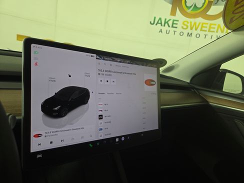 Used 2024 Tesla Model Y Long Range AWD/4WD image 18