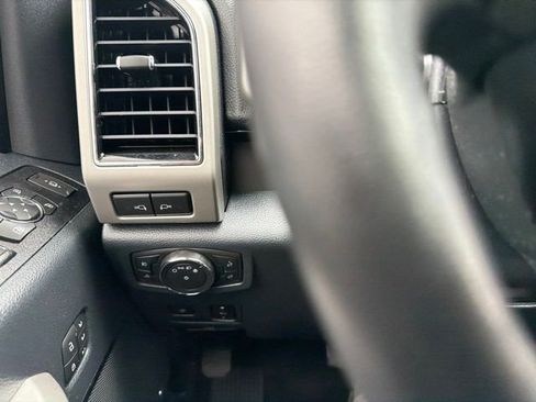 Used 2022 Ford F250 Lariat w/ Black Appearance Package AWD/4WD image 19