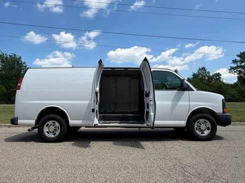 Used 2012 Chevrolet Express 2500 Extended RWD image 22