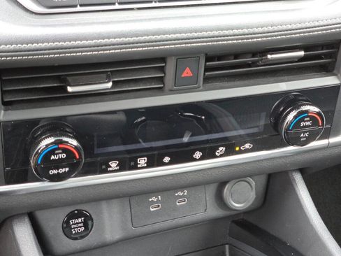 Used 2025 Nissan Rogue SV AWD/4WD image 14