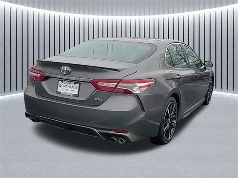 Used 2018 Toyota Camry XSE image 3