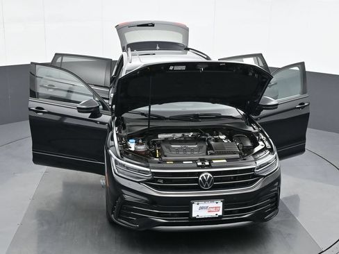 Used 2024 Volkswagen Tiguan SE R-Line AWD/4WD image 34