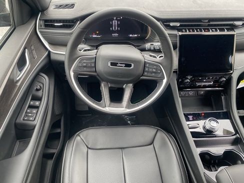 New 2025 Jeep Grand Cherokee Limited w/ Luxury Tech Group II image 57