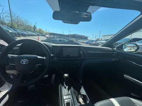 Used 2025 Toyota Camry SE image 28