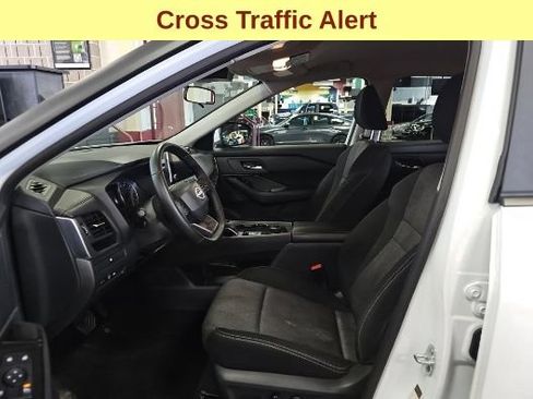Used 2025 Nissan Rogue SV AWD/4WD image 10
