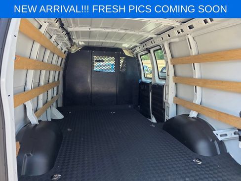 Used 2025 Chevrolet Express 2500 w/ Driver Convenience Package RWD image 7