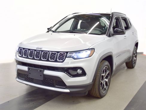 Used 2025 Jeep Compass Limited image 4