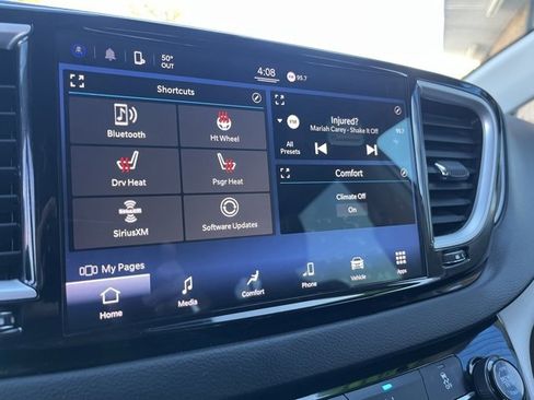 Used 2022 Chrysler Pacifica Touring-L image 19