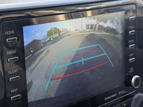 Used 2022 Toyota Highlander XLE FWD image 11