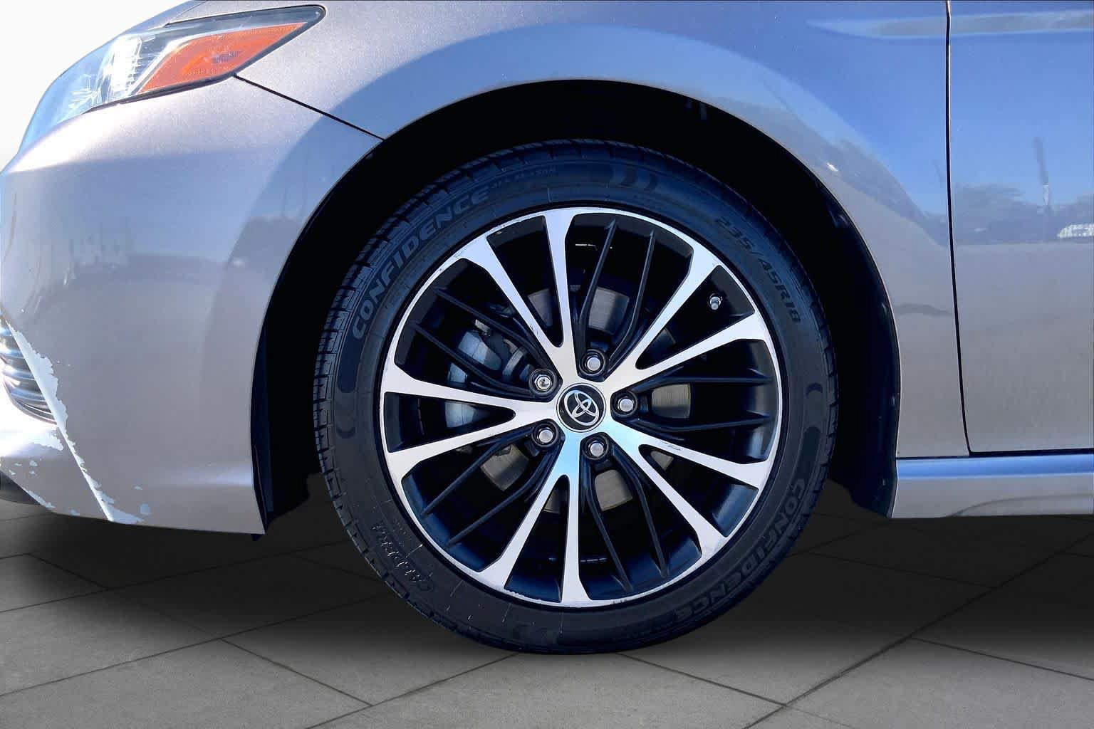 Used 2019 Toyota Camry SE FWD image 10