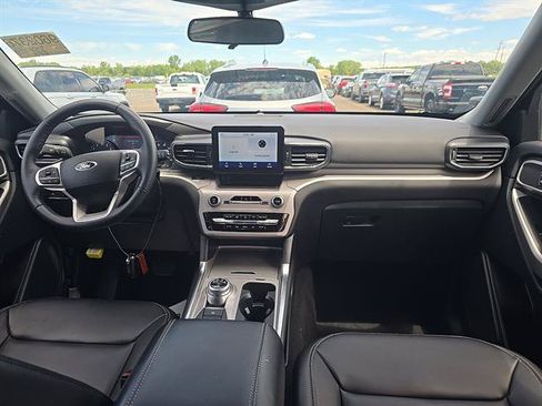 Used 2024 Ford Explorer XLT w/ Equipment Group 202A AWD/4WD image 13