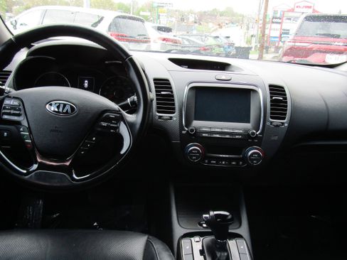 Used 2017 Kia Forte EX image 10