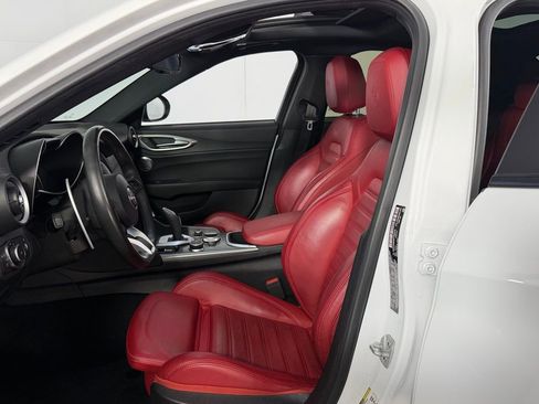 Used 2023 Alfa Romeo Giulia Veloce image 21