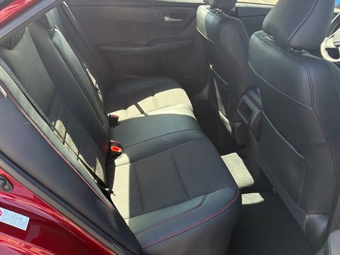 Used 2017 Toyota Camry SE w/ Moonroof Package FWD image 5