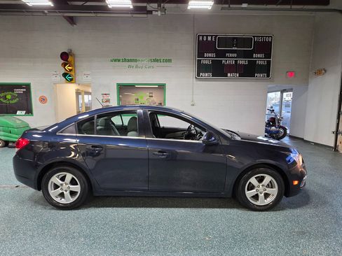 Used 2016 Chevrolet Cruze LT w/ Technology Package image 5