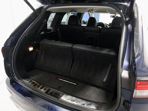 Used 2022 Mitsubishi Outlander SE image 19