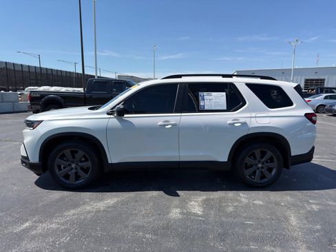 Used 2025 Honda Pilot Sport image 3
