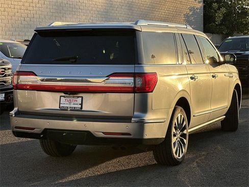 Used 2021 Lincoln Navigator L Reserve image 4