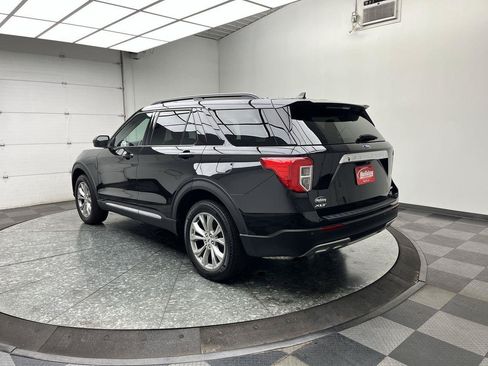 Used 2023 Ford Explorer XLT w/ Equipment Group 202A AWD/4WD image 2