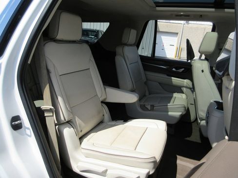 Used 2021 GMC Yukon Denali w/ Denali Ultimate Package AWD/4WD image 29