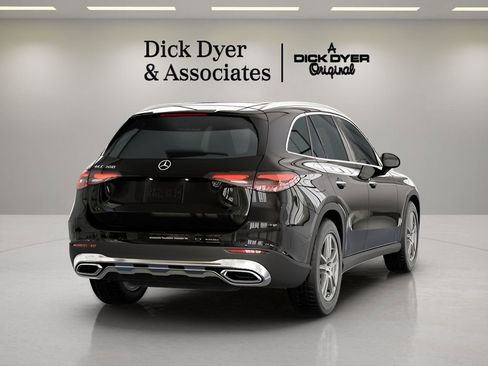 Used 2025 Mercedes-Benz GLC 300 image 12