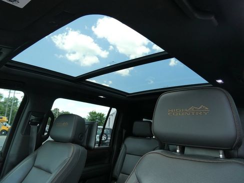 Certified 2021 Chevrolet Suburban High Country AWD/4WD image 28