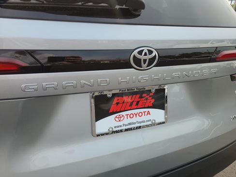 Certified 2025 Toyota Grand Highlander AWD image 29