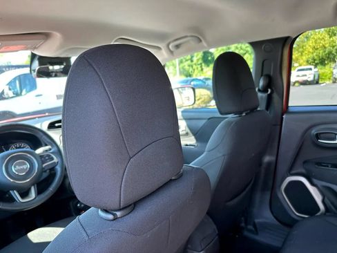 Used 2017 Jeep Renegade Latitude w/ Safety & Security Group AWD/4WD image 16