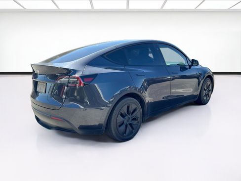 Used 2024 Tesla Model Y Long Range RWD image 4