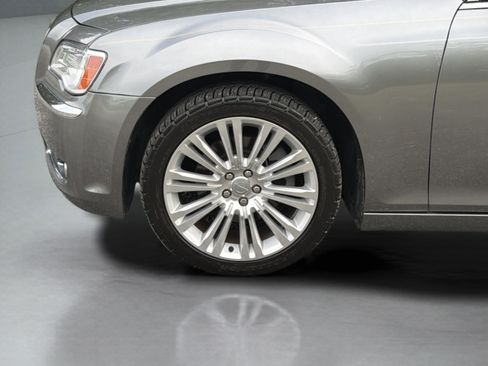 Used 2011 Chrysler 300 C image 39