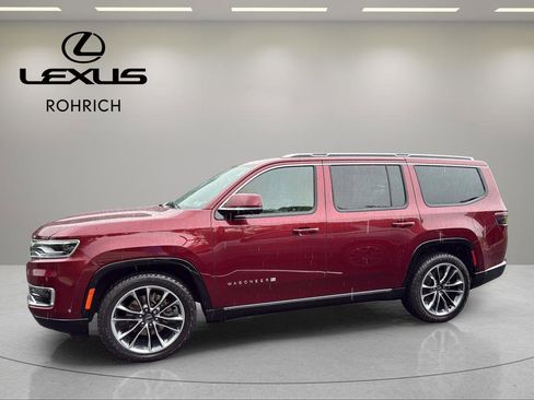 Used 2022 Jeep Wagoneer Series III w/ Premium Group I AWD/4WD image 9