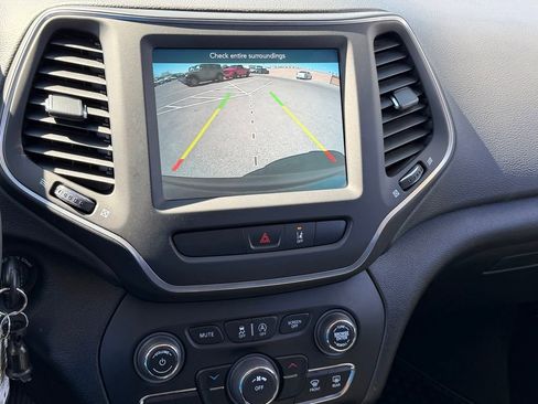 Certified 2022 Jeep Cherokee Latitude w/ Sun & Sound Group image 17