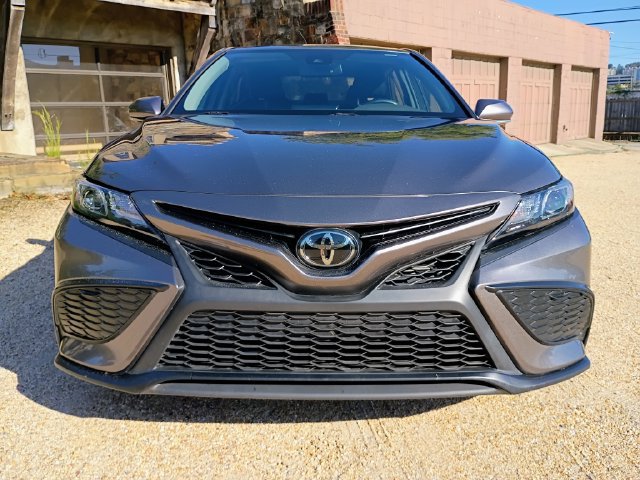 Used 2023 Toyota Camry SE w/ Convenience Package FWD image 3