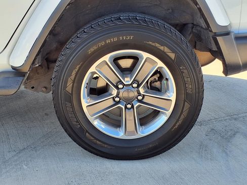 Used 2021 Jeep Wrangler Unlimited Sahara image 9