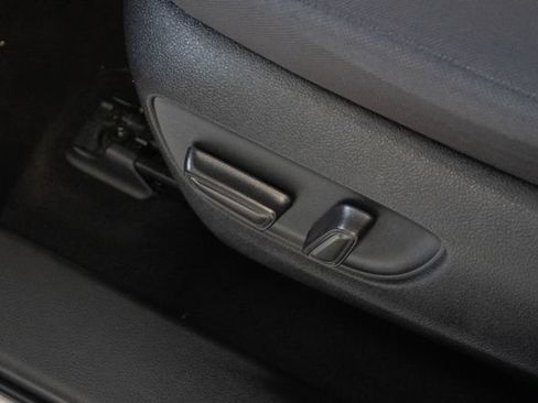 Used 2023 Toyota Highlander LE FWD image 16