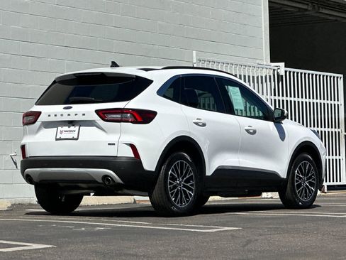 Used 2023 Ford Escape SE image 5