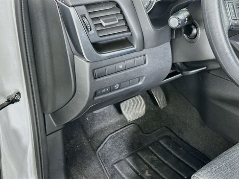 Used 2023 Nissan Rogue SV AWD/4WD image 17