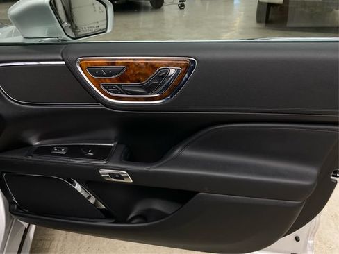 Used 2017 Lincoln Continental Reserve w/ Technology Package FWD image 26