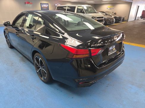 Used 2024 Nissan Altima 2.5 SR FWD image 8