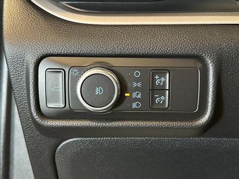 Used 2020 Ford Explorer XLT w/ Equipment Group 202A AWD/4WD image 18