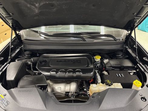 Used 2019 Jeep Cherokee Latitude Plus w/ Cold Weather Group image 10