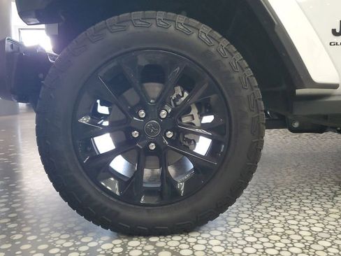 Used 2025 Jeep Gladiator Nighthawk image 7